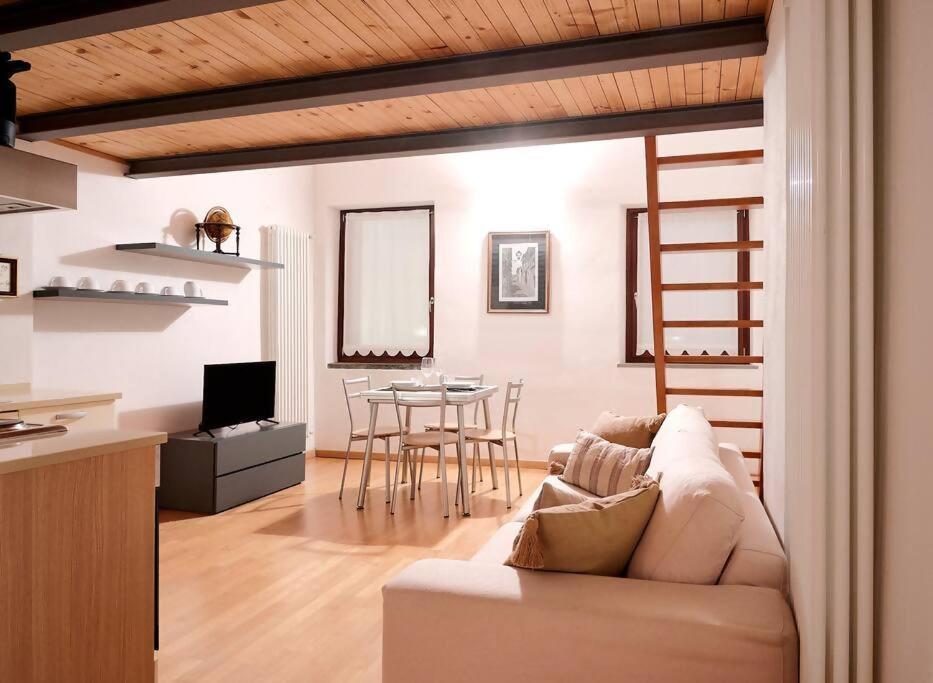 Johnny Suites Bergamo Alta Exterior photo