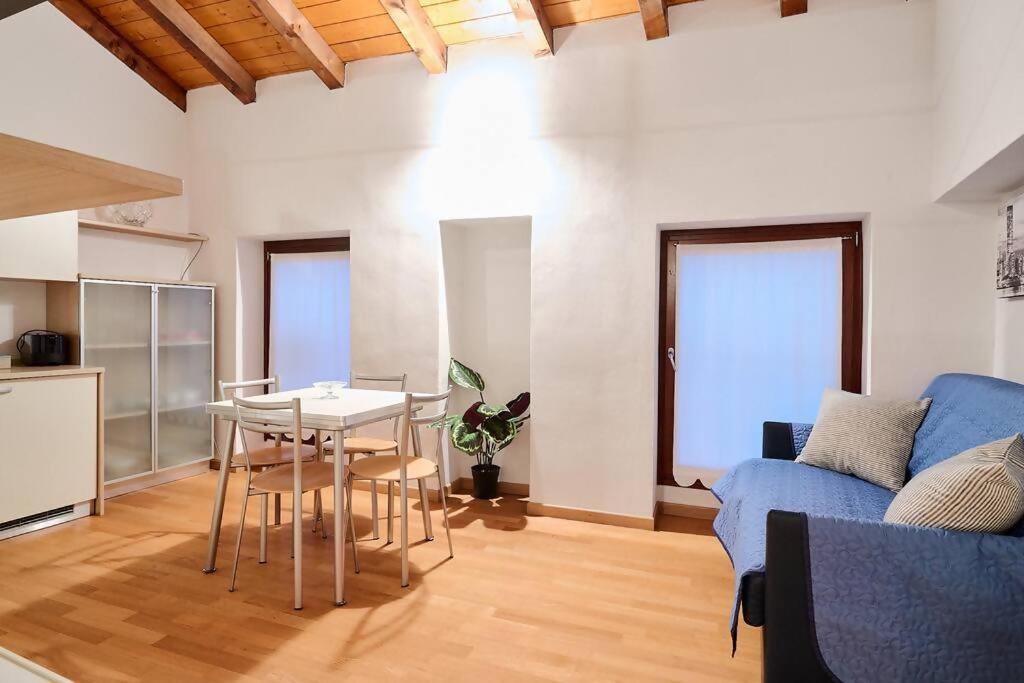 Johnny Suites Bergamo Alta Room photo