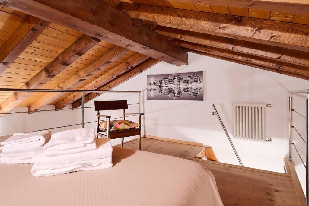 Johnny Suites Bergamo Alta Room photo