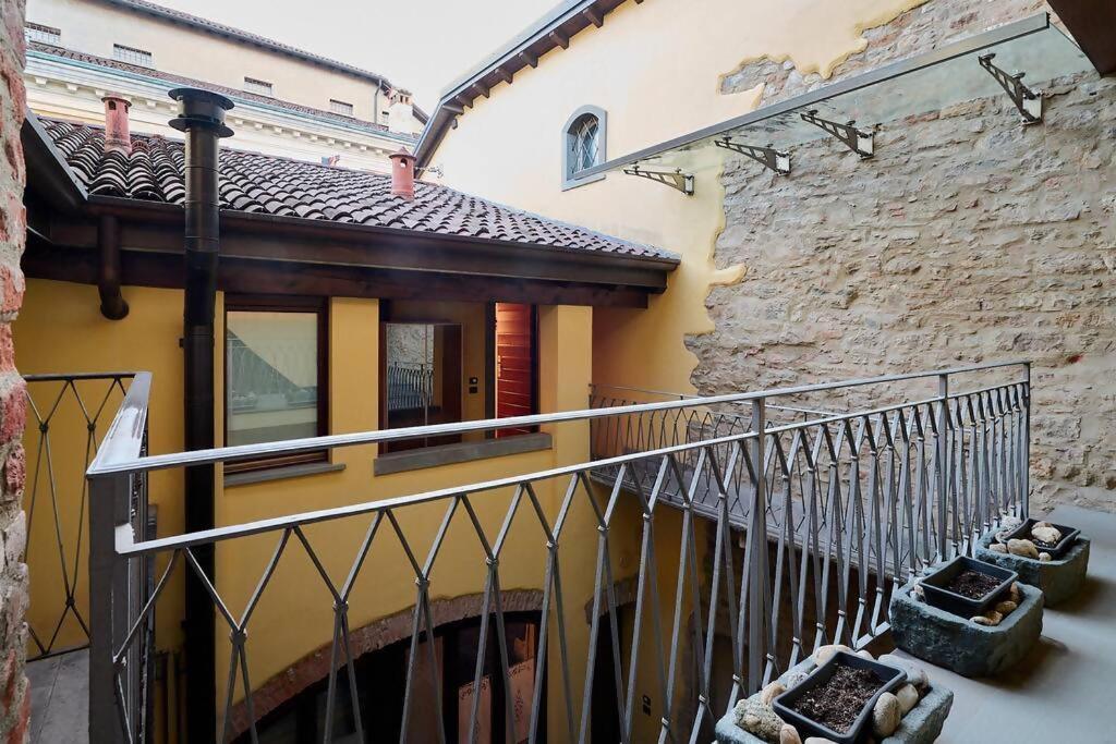 Johnny Suites Bergamo Alta Room photo