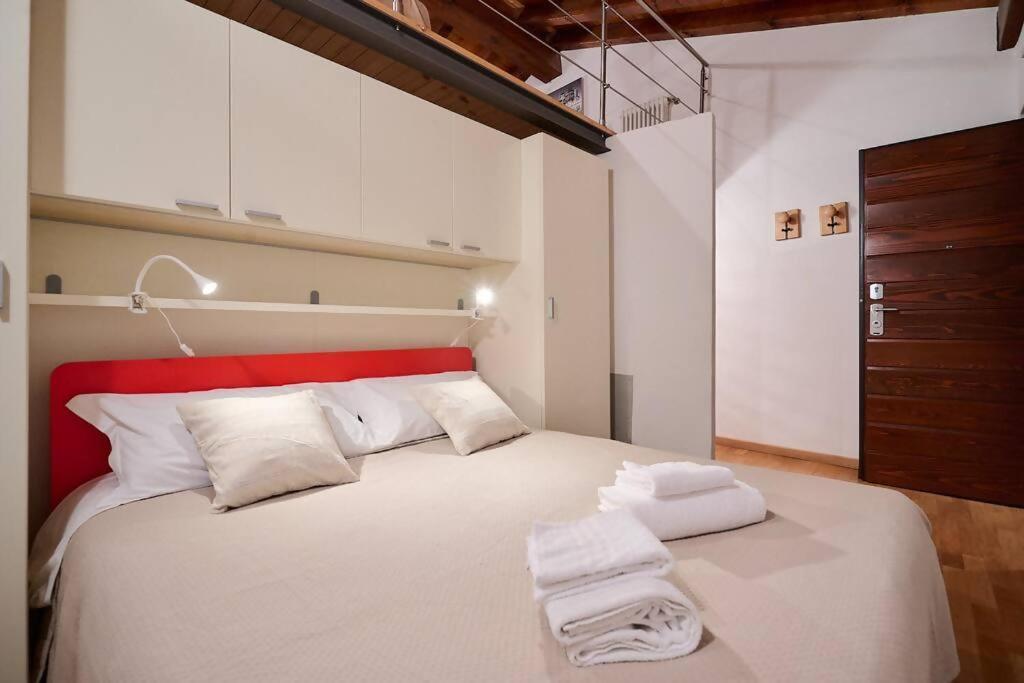 Johnny Suites Bergamo Alta Room photo